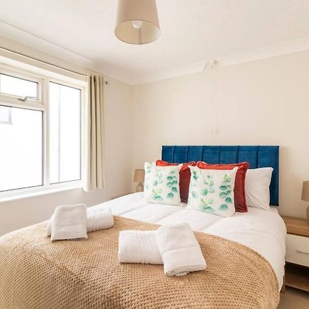 Incredible Sea View 2 Bedroom Beach Apartment Борнмут Екстер'єр фото